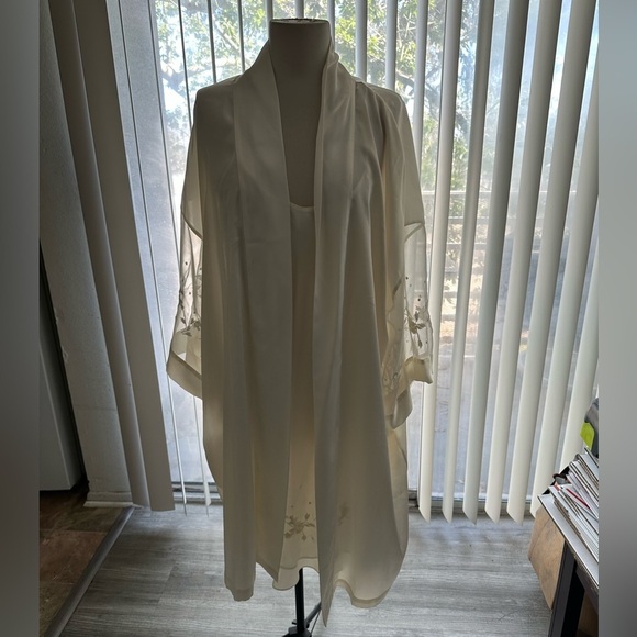Valerie Stevens Other - Valerie Stevens Cream Sheer Sleeve satin Robe and nightgown Sz L glamour sexy
